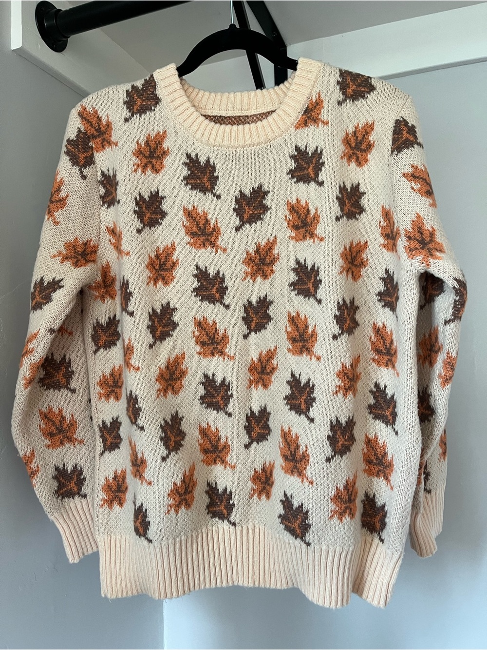 Cream Leaf-Print Crewneck Sweater with Autumn Tones